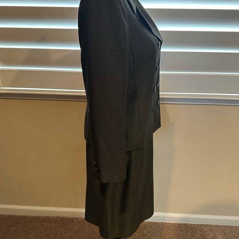 Kasper 8P Business Suit. Dark Gray - Picture 3 of 8